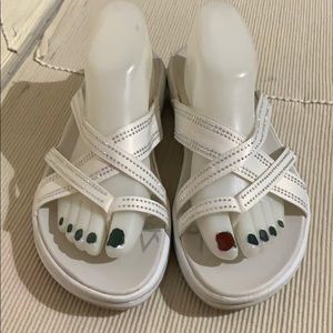 Skechers White Silver Studded Thong Sandals EUC